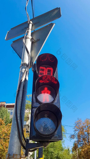 红色的交通光时间延迟垂直照片交通光出租车停止信号白天