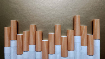 图像商业香烟桩香烟黄金背景概念反对<strong>吸烟</strong>的运动烟草