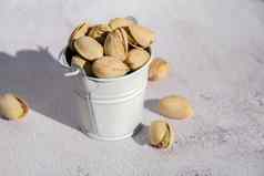 开心果白色桶混凝土背景健康的饮食营养概念坚果素食主义者蛋白质ω维生素食物