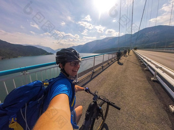 主题山骑自行<strong>车</strong>斯堪的那维亚人类旅游头盔运动服装自行<strong>车挪</strong>威百度桥悬架桥扔百度峡湾西南<strong>挪</strong>威