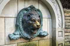 狮子头喷泉墙古董砖墙纹理狮子形状的粉刷模制脸狮子喷水浅浮雕狮子喷泉