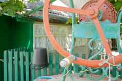 水桶花园金属处理提升水地面村屋顶绳子复古的农村