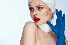 女病人红色的嘴唇塑料手术操作只肩膀光背景