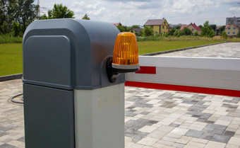 关闭门自动安全系统自动条目系统黄色的光信号街障碍障碍盖茨自动安全系统