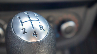旋钮选择齿轮手册齿轮箱手册传输旋钮车特写镜头齿轮转变杆车辆室内细节车