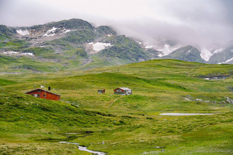 小屋木山小屋山通过挪威挪威景观典型的斯堪的那维亚<strong>草屋</strong>顶房子山村小房子木小屋<strong>草屋</strong>顶谷