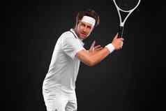 网球球员球拍白色服装男人。运动员玩孤立的光背景