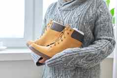 女人的皮革棕色（的）防水徒步旅行冬天秋天靴子手女