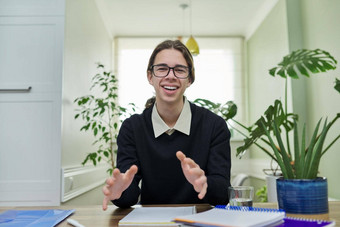 学生少年会说话的相机视频沟通