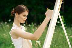 女人艺术家油漆图片自然艺术爱好