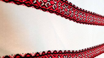 乌克兰人手刺绣绣花点缀红黑线程白色织物绣花点缀黑色的红色的线程少数民族乌克兰人刺绣白色织物