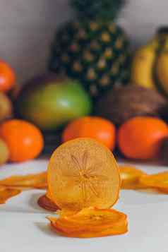 干自制的健康的新鲜的脱水片水果水果芯片自然生素食主义者有机零食健康的食物概念柿子