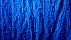 织物蓝色的背景设计蓝色的雷光对角照亮黑暗黑色的皱纹密集的织物背景模式纹理壁纸添加触摸奢侈品设计