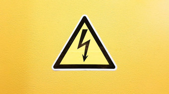 <strong>安全标志</strong>黄色的黑色的粘黄色的墙高电压闪电三角形谨慎谨慎危险电死亡