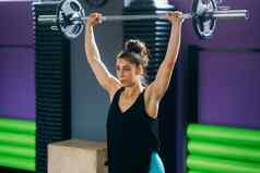 运动女人健身房提升权重健身房
