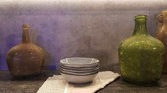 大玻璃花瓶篮子<strong>苹果盘</strong>子室内现代厨房结合木混凝土设计现代风格餐厅厨房
