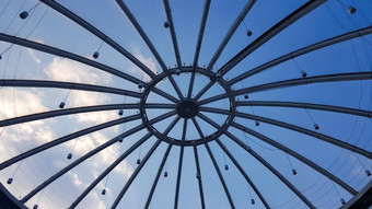 当代<strong>艺术玻璃</strong>金属屋顶背景玻璃圆顶几何细节