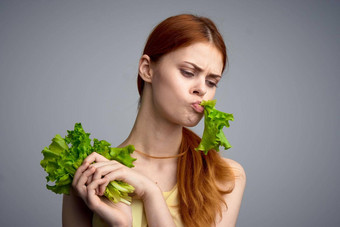 女人生菜叶健康的食物饮食生活方式