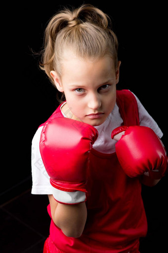 运动十几岁的<strong>女孩拳击</strong>练习