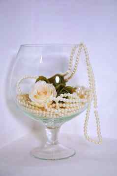 白色珍珠白色玫瑰玻璃