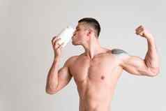 健身蛋白质罐子白色白色背景健美运动员粉强大的高痛受伤生病了脊柱高加索人按摩医疗肌肉发达的持有脖子因遭受有吸引力的