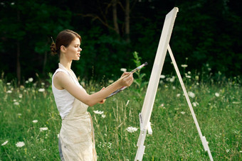 女人艺术家艺术画自然景观爱好