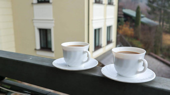 咖啡杯阳台山景观早....杯早....咖啡站一边阳台神奇的视图秋天森林