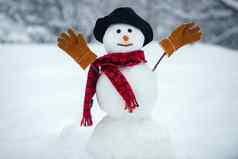 雪人他围巾冬天户外雪人穿皮毛他围巾圣诞节背景雪人
