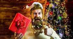 圣诞节假期冬天一年肖像圣诞老人老人有趣的快乐圣诞老人穿着冬天服装圣诞节有胡子的圣诞老人