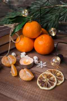 圣诞节生活新鲜的Mandarines棉花糖雪花木背景