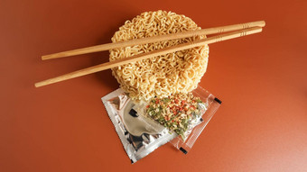 生即时面条筷子香料复制空间亚洲食物意大利面准备对于沸腾水等待分钟味意大利面