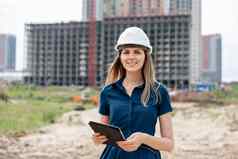 女建设工程师架构师平板电脑电脑建设网站年轻的女人相机建筑网站的地方背景建设概念