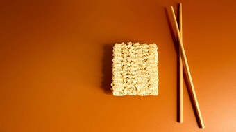 生干即时面条筷子复制空间亚洲食物极简主义意大利面准备对于沸腾水等待分钟粉丝意大利面