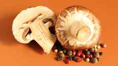 棕色（的）皇家食用香草黄色的背景混合物辣椒蘑菇像味道porcini蘑菇明显蘑菇味道气味复制空间