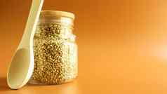 绿色豆芽生有机荞麦玻璃麦片Jar木勺子素食主义者食物概念有机食物概念饮食重量损失健康的适当的营养复制空间文本