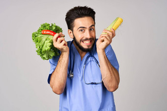 <strong>医生</strong>营养学家<strong>蔬菜</strong>健康的食物卡路里孤立的背景