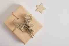 礼物盒子卡夫纸灰色的背景原始礼物装饰简约环保圣诞节装饰