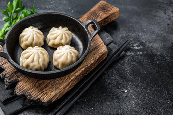 森林总和塞肉饺子锅草本植物黑色的背景前视图复制空间