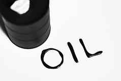 石油行业概念泄漏石油迷你桶白色背景