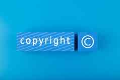 最小的版权保护概念蓝色的背景