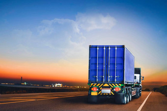 预告片卡车容器<strong>运行高速</strong>公路工业房地产晚上时间