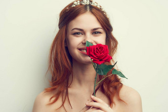 有吸引力的女人玫瑰花化妆浪漫模型