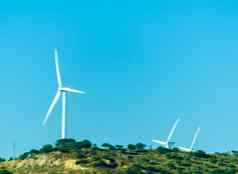 风涡轮机生成电蓝色的天空替代能源源