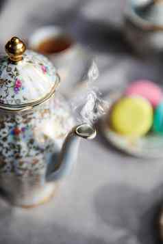 传统的古董茶能英语文化下午茶热茶烟用餐者表格古董高茶概念优雅的时尚的集