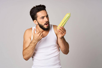 男人。白色t恤蔬菜食物饮食强度零食工作室生活方式