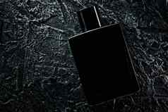 男人的香味香水水厕所促销照片黑色的瓶黑暗背景布局