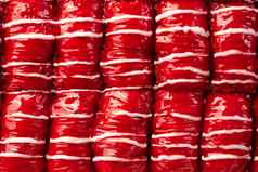 红色的彩色的土耳其甜点果仁蜜饼行