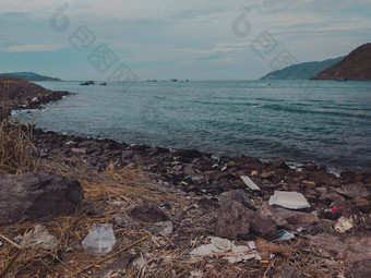 很多垃圾分散地面浪费海海滩<strong>问题环境</strong>灾难污染地球<strong>生态</strong>未经授权的转储垃圾在户外