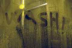 洗信淋浴glass-handwritten刻字写灰色的stuface水滴登记肥皂玻璃洗