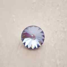 蓝色的钻石透明的白色石头宏粗糙的透明的石英施华洛世奇水晶矿物质粗糙的感觉麻木晶体珠宝紫水晶美丽的宝石特写镜头石英碳酸盐岩